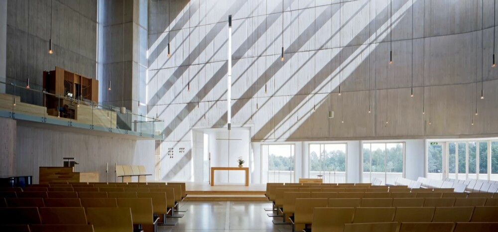 LEVENDE BRUK AV KIRKEROMMET: Vardåsen kirke ble gitt et friere formuttrykk, fordi man ønsket å skape en mer levende bruk av kirken. LEVENDE BRUK AV KIRKEROMMET: Vardåsen kirke ble gitt et friere formuttrykk, fordi man ønsket å skape en mer levende bruk av kirken.