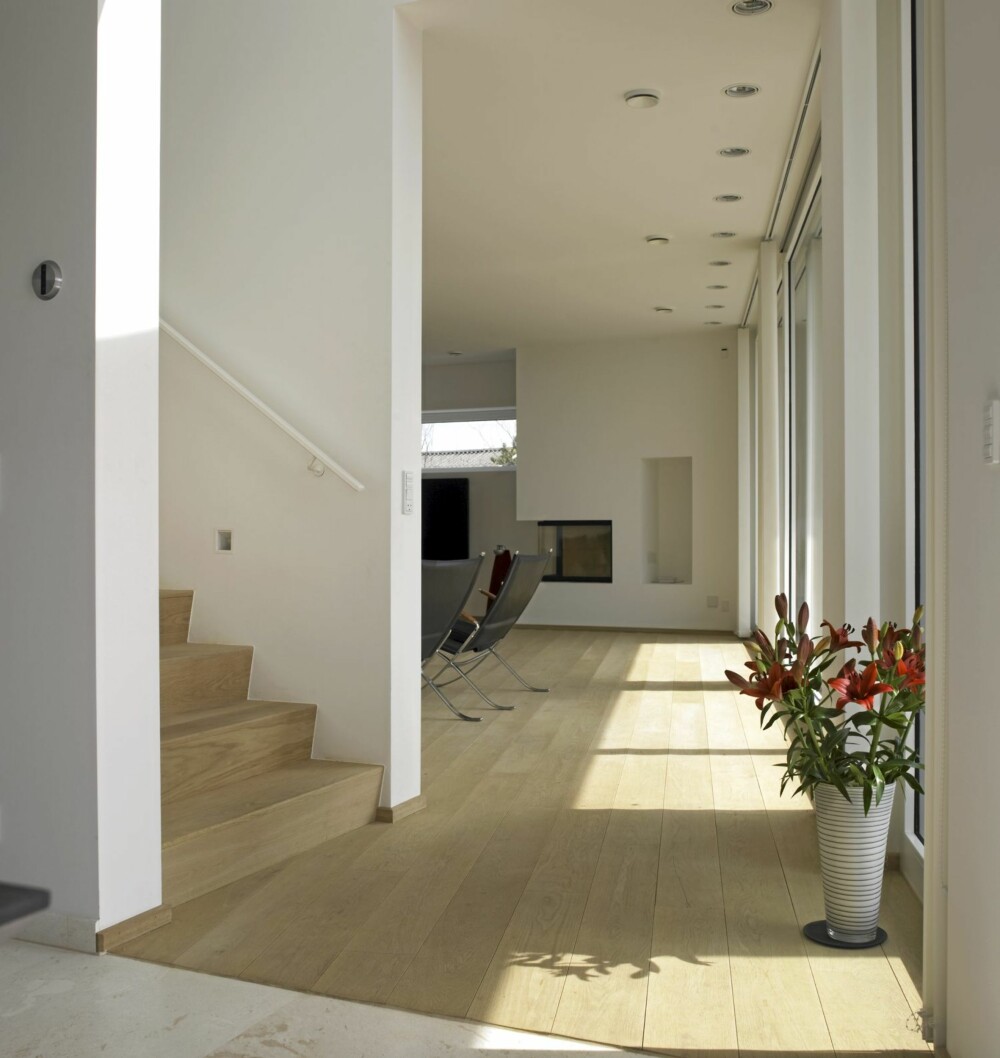 ROM I SAMSPILL: Arkitektene laget en grunnplan der rommene flyter over i hverandre i ulike, skjermete soner som matsjer hverandre. ROM I SAMSPILL: Arkitektene laget en grunnplan der rommene flyter over i hverandre i ulike, skjermete soner som matsjer hverandre.
