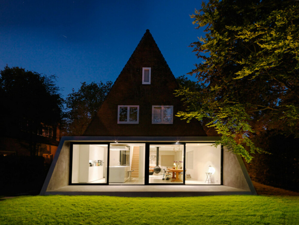 LYSER OPP: Eierne av dette huset utenfor Haag i Nederland har fått et mye mer funksjonelt hjem etter at man fikk laget det nye tilbygget. LYSER OPP: Eierne av dette huset utenfor Haag i Nederland har fått et mye mer funksjonelt hjem etter at man fikk laget det nye tilbygget.