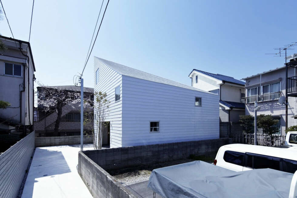 TETTBEFOLKET: Bolighuset ligger midt i en Japansk storby. Der er det ofte tragnt om plassen. TETTBEFOLKET: Bolighuset ligger midt i en Japansk storby. Der er det ofte tragnt om plassen.