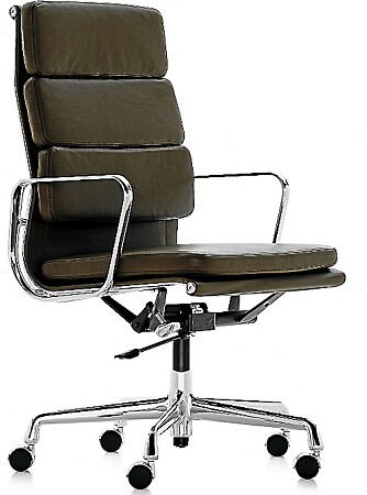 HØYRYGGET KONTORSKOL: Aluminiumsstolen Ea Softpad ble designet av Charles & Ray Eames i 1969. HØYRYGGET KONTORSKOL: Aluminiumsstolen Ea Softpad ble designet av Charles & Ray Eames i 1969.