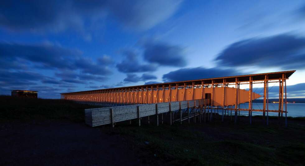 Natt ved Steilneset i Vardø, minnehallen som leder fram til Louise Bourgeois' kunstverk til minne om de 91 som ble brent for trolldomsvirksomhet. Den internasjonalt kjente arkitekten Peter Zumthor har tegnet både minnehallen og glassbygget rundt kunstverket Natt ved Steilneset i Vardø, minnehallen som leder fram til Louise Bourgeois' kunstverk til minne om de 91 som ble brent for trolldomsvirksomhet. Den internasjonalt kjente arkitekten Peter Zumthor har tegnet både minnehallen og glassbygget rundt kunstverket