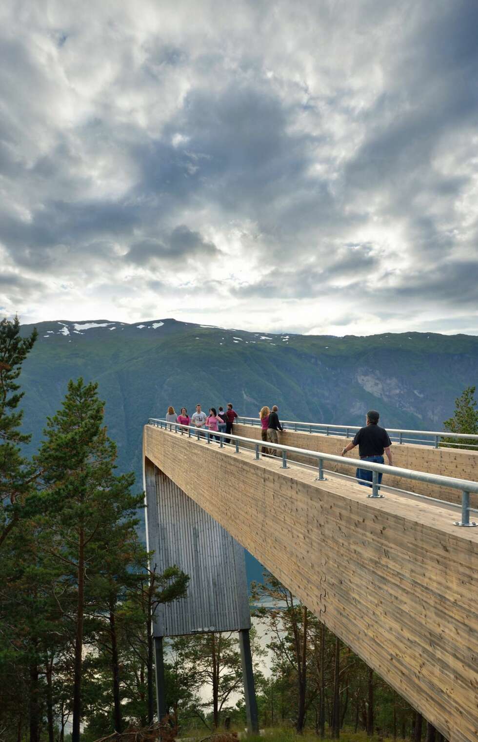 Stegastein utsiktsplattform i Aurland, Nasjonal turistveg Aurlandsfjellet. Arkitekt: Todd Saunders/Saunders og Wilhelmsen. Stegastein utsiktsplattform i Aurland, Nasjonal turistveg Aurlandsfjellet. Arkitekt: Todd Saunders/Saunders og Wilhelmsen.