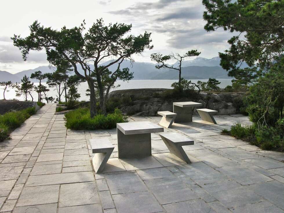 Hereiane rasteplass ved Hardangerfjorden. Arkitekt: Asplan Viak - Knut Hellås/3 RW - Susanne Pushberger. vegvesen Hereiane rasteplass ved Hardangerfjorden. Arkitekt: Asplan Viak - Knut Hellås/3 RW - Susanne Pushberger. vegvesen