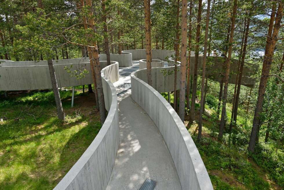 Sohlbergplassen utsiktsplass, Nasjonal turistveg Rondane. Arkitekt: Carl-Viggo Hølmebakk. Sohlbergplassen utsiktsplass, Nasjonal turistveg Rondane. Arkitekt: Carl-Viggo Hølmebakk.