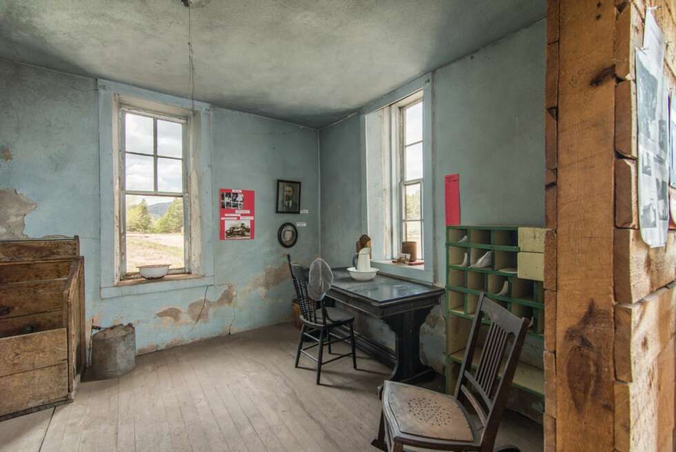 SKULLE BLI MUSEUM: To søstre kjøpte byen med planer om å restaurere den og lage museum av byen. Men ryktene sier de ble skremt bort av spøkelser. SKULLE BLI MUSEUM: To søstre kjøpte byen med planer om å restaurere den og lage museum av byen. Men ryktene sier de ble skremt bort av spøkelser.