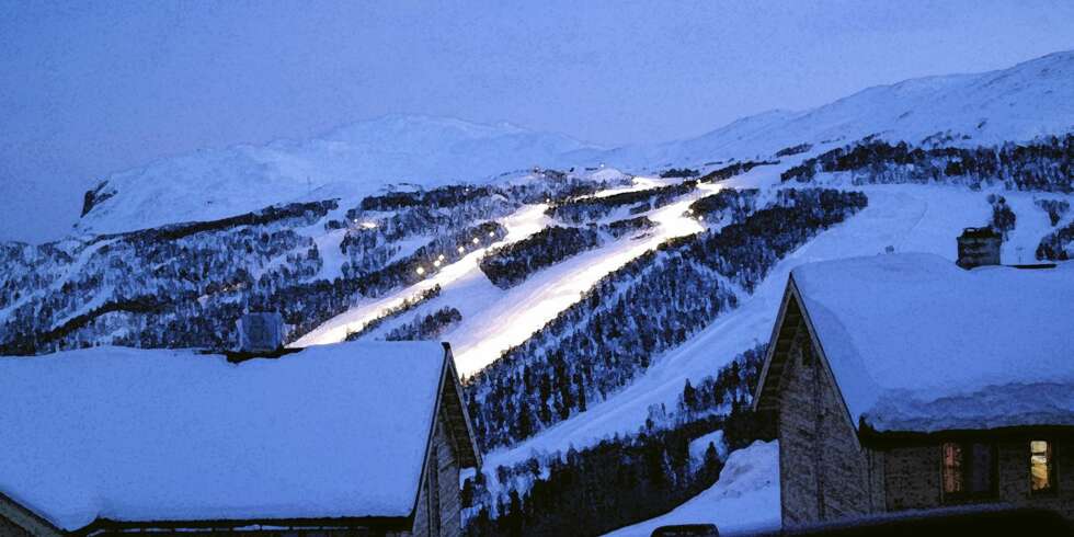 HEMSEDAL BY NIGHT: Det skapes en nesten trolsk stemning når mørket gradvis faller på i påskefjellet. HEMSEDAL BY NIGHT: Det skapes en nesten trolsk stemning når mørket gradvis faller på i påskefjellet.