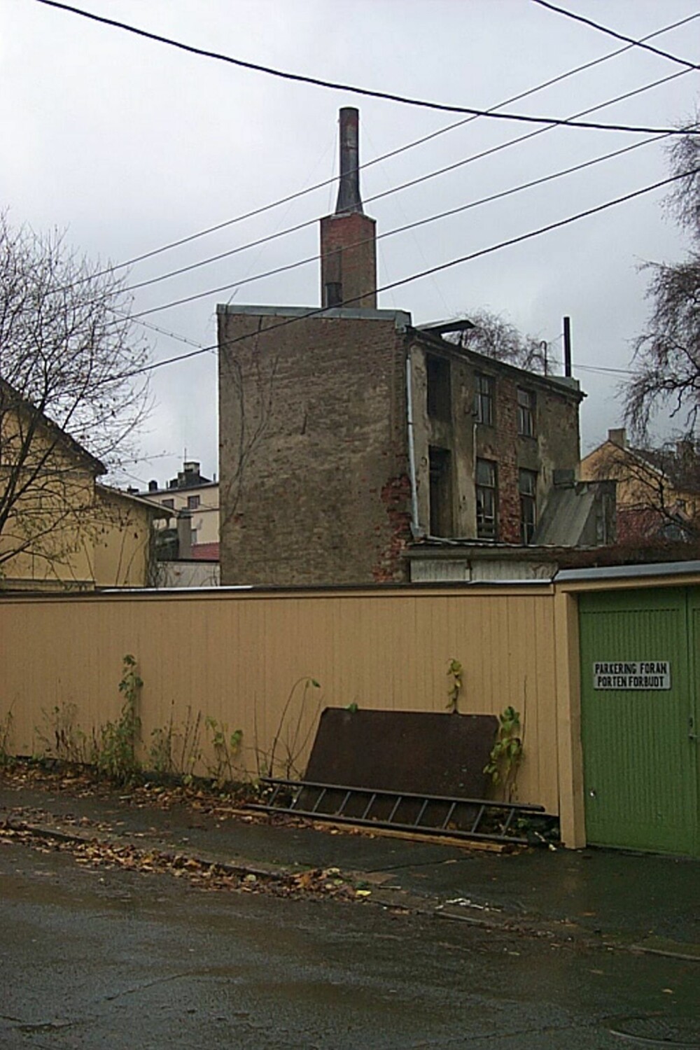 FØR: Slik så teglstensbygningen ut før den ble omformet til en moderne bolig. FØR: Slik så teglstensbygningen ut før den ble omformet til en moderne bolig.
