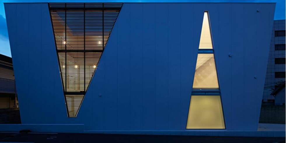 FANGER LYSET: Sjekk hva arkitektene gjorde for å få mest mulig lys inn i huset. FOTO: Koichi Torimura/Masao Yahagi Architects FANGER LYSET: Sjekk hva arkitektene gjorde for å få mest mulig lys inn i huset. FOTO: Koichi Torimura/Masao Yahagi Architects
