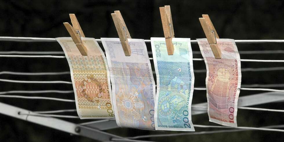FAST ELLE FLYTENDE: Skal man velge fast eller flytende rente på boliglånet? Det er spørsmålet mange nordmenn nå stiller seg. FAST ELLE FLYTENDE: Skal man velge fast eller flytende rente på boliglånet? Det er spørsmålet mange nordmenn nå stiller seg.