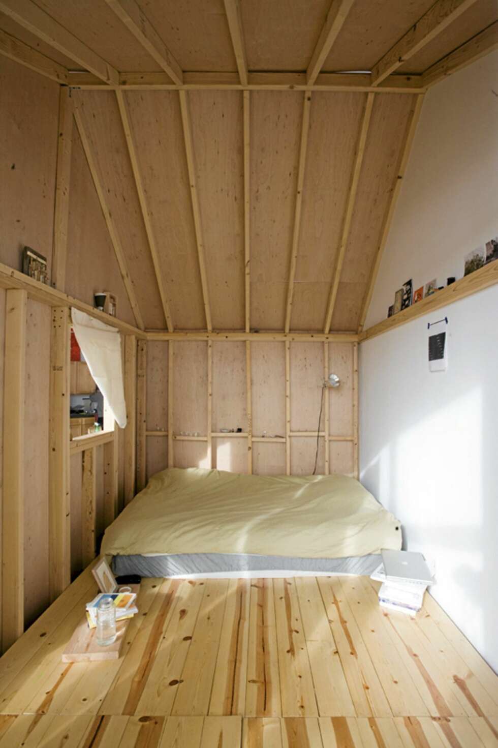 UTLEIE: Soverommet i The cabin er enkelt og spartansk innredet. Dette rommet kan leies på korttid. UTLEIE: Soverommet i The cabin er enkelt og spartansk innredet. Dette rommet kan leies på korttid.