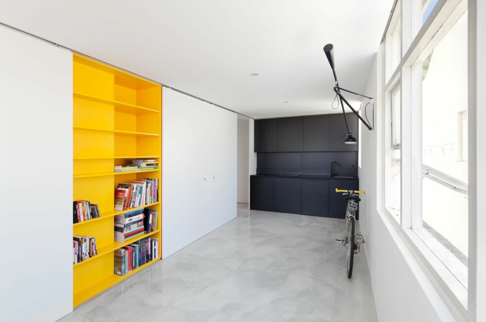 MÅTTE OVERBEVISES: Eieren av denne leiligheten trengte noen runder med overbevisning da arkitekten kom med forslag på fargevalg til boligen. FOTO: Katherine Lu/Nicholas Gurney MÅTTE OVERBEVISES: Eieren av denne leiligheten trengte noen runder med overbevisning da arkitekten kom med forslag på fargevalg til boligen. FOTO: Katherine Lu/Nicholas Gurney