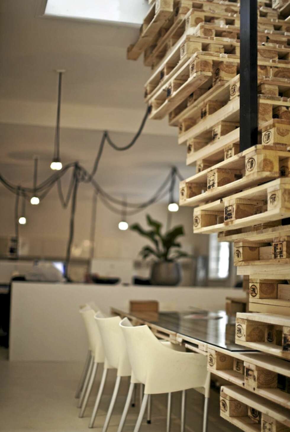 WOOD IS GOOD: Å gjenbruke gamle paller er både miljøvennlig og økonomisk. WOOD IS GOOD: Å gjenbruke gamle paller er både miljøvennlig og økonomisk.