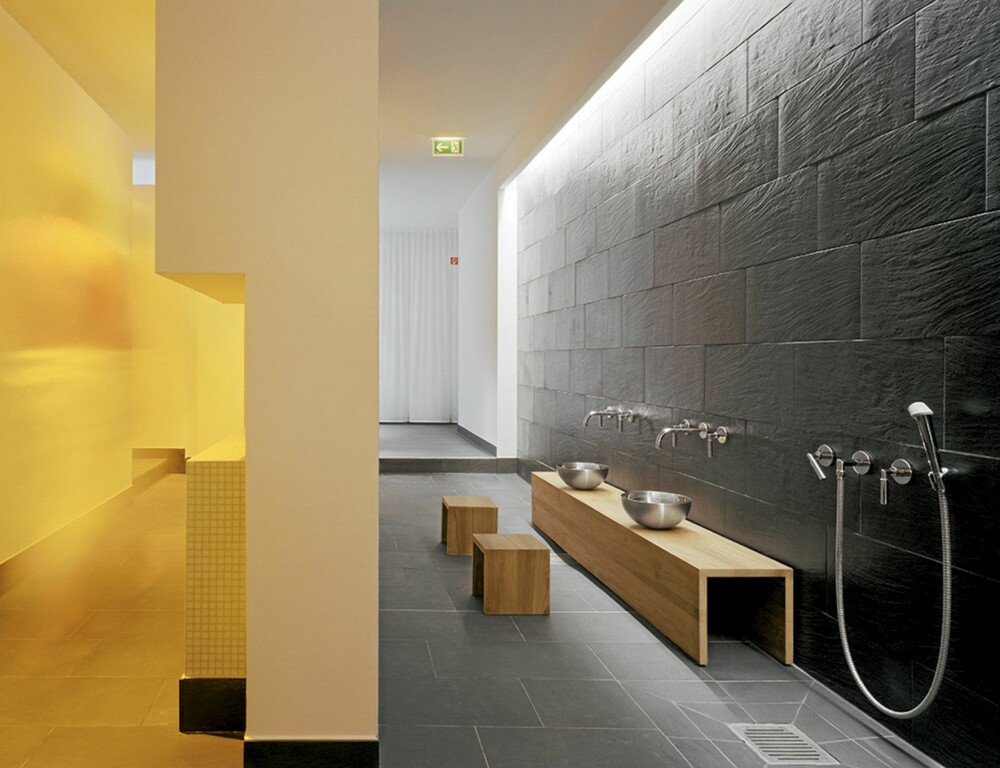 HELT SPA: Hotellets underjordiske spa har et japansk vaskerom, finsk sauna, tyrkisk bad og et oppvarmet sandrom-lounge. HELT SPA: Hotellets underjordiske spa har et japansk vaskerom, finsk sauna, tyrkisk bad og et oppvarmet sandrom-lounge.