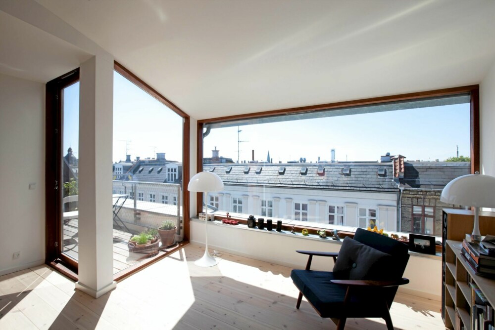 LEILIGHET: Fra de tilhørende penthouse leilighetene er det direkte utgang til takterrassen. LEILIGHET: Fra de tilhørende penthouse leilighetene er det direkte utgang til takterrassen.