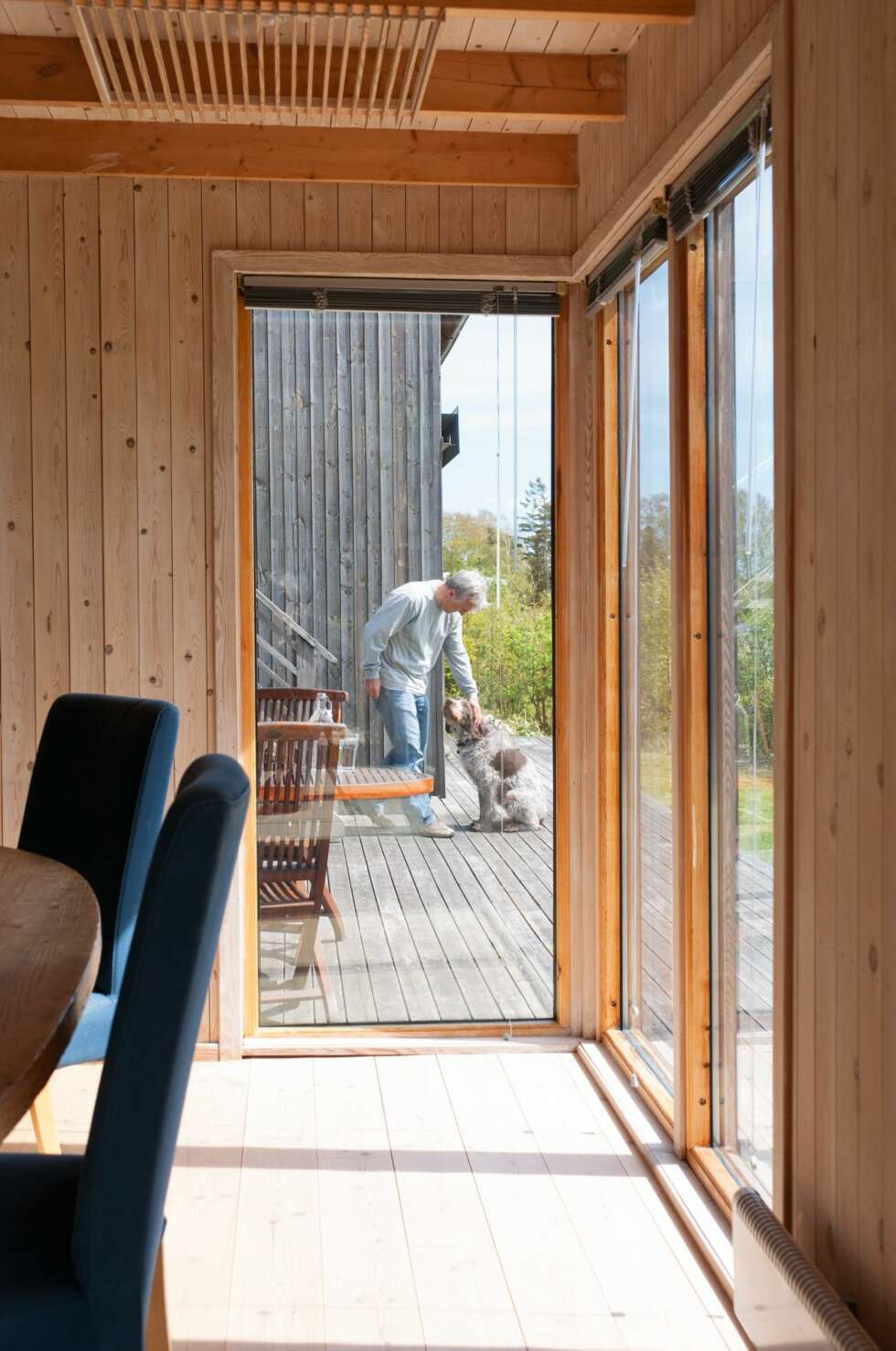 Åpent: Hytta åpner seg mot himmelen og havet. Åpent: Hytta åpner seg mot himmelen og havet.