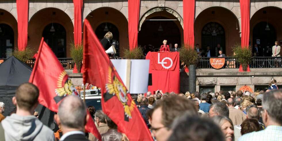 TRADISJON: 1. mai markeres gjerne med appeller og taler, nå også fra flere partier enn tidligere. Her taler Kristin Halvorsen på Youngstorget i Oslo i 2009. TRADISJON: 1. mai markeres gjerne med appeller og taler, nå også fra flere partier enn tidligere. Her taler Kristin Halvorsen på Youngstorget i Oslo i 2009.