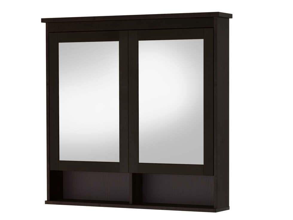 ROMMER MYE: Et speilskap rommer mye, og kan gjøre god nytte på et lite bad. Dette er modellen Hemnes fra Ikea. (FOTO: Ikea)
ROMMER MYE: Et speilskap rommer mye, og kan gjøre god nytte på et lite bad. Dette er modellen Hemnes fra Ikea. (FOTO: Ikea)