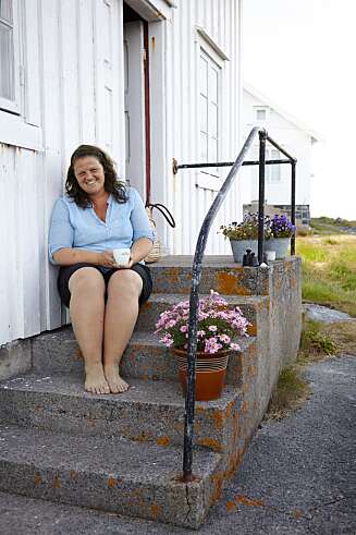 DRIFTIG: Gjertrud Valø (38) har planer om at den gule stuen skal tilbakeføres med tidsriktig tapet for husets byggeår. Loftet skal totalrenoveres. Flere av husene på Nordøyan skal settes i bedre stand innvendig. DRIFTIG: Gjertrud Valø (38) har planer om at den gule stuen skal tilbakeføres med tidsriktig tapet for husets byggeår. Loftet skal totalrenoveres. Flere av husene på Nordøyan skal settes i bedre stand innvendig.