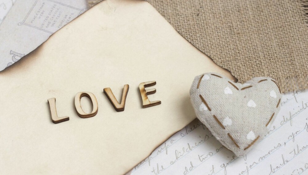 SHABBY CHIC: Liker du disse detaljene befinner du deg mest sannsynlig innenfor det romantiske og landlige. Interiørstilen er også kjent som shabby chic. SHABBY CHIC: Liker du disse detaljene befinner du deg mest sannsynlig innenfor det romantiske og landlige. Interiørstilen er også kjent som shabby chic.
