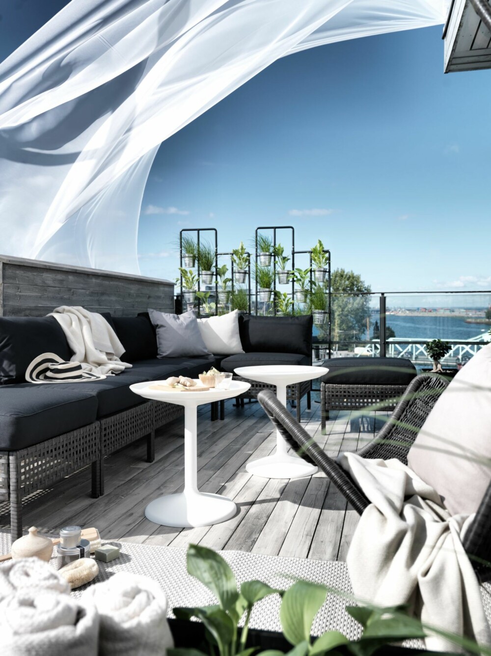 LOUNGESTEMNING: En loungestemning på uteplassen er ekstra innbydende. LOUNGESTEMNING: En loungestemning på uteplassen er ekstra innbydende.
