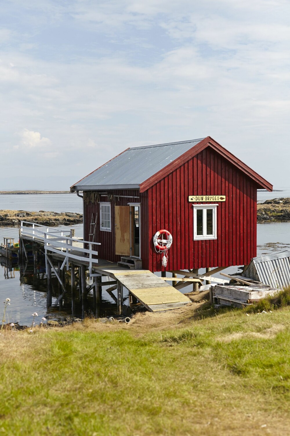 LÅNAN: På øygruppa Lånan holdes verdensarven med ærfugldrift levende av dyktige kvinner. Samarbeidet mellom fugl og menneske resulterer i dundyner av ypperste slag. LÅNAN: På øygruppa Lånan holdes verdensarven med ærfugldrift levende av dyktige kvinner. Samarbeidet mellom fugl og menneske resulterer i dundyner av ypperste slag.