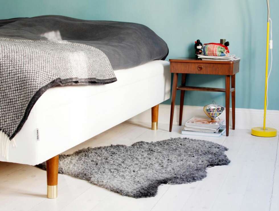 ELEGANT: Estelle-bena på senga under koster 999 kr for fire stykker, men gir til gjengjeld senga et elegant preg. ELEGANT: Estelle-bena på senga under koster 999 kr for fire stykker, men gir til gjengjeld senga et elegant preg.