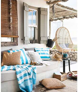 LEV UTE: I sommer skal terrassen være stuen din. FOTO: H&M Home LEV UTE: I sommer skal terrassen være stuen din. FOTO: H&M Home