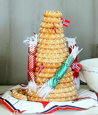 KRANSEKAKE: En vinner på kakebordet 17. mai. KRANSEKAKE: En vinner på kakebordet 17. mai.