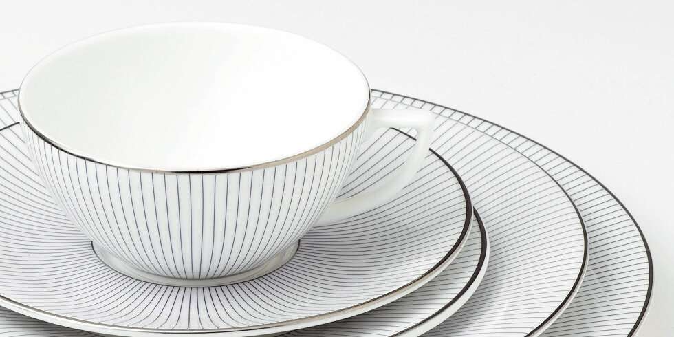 PREMIEN: Du kan vinne det flotte Pin Stripe serviset i benporselen for Wedgwood Settet består av 8 kopper med skål, verdi
kr 3980. PREMIEN: Du kan vinne det flotte Pin Stripe serviset i benporselen for Wedgwood Settet består av 8 kopper med skål, verdi
kr 3980.