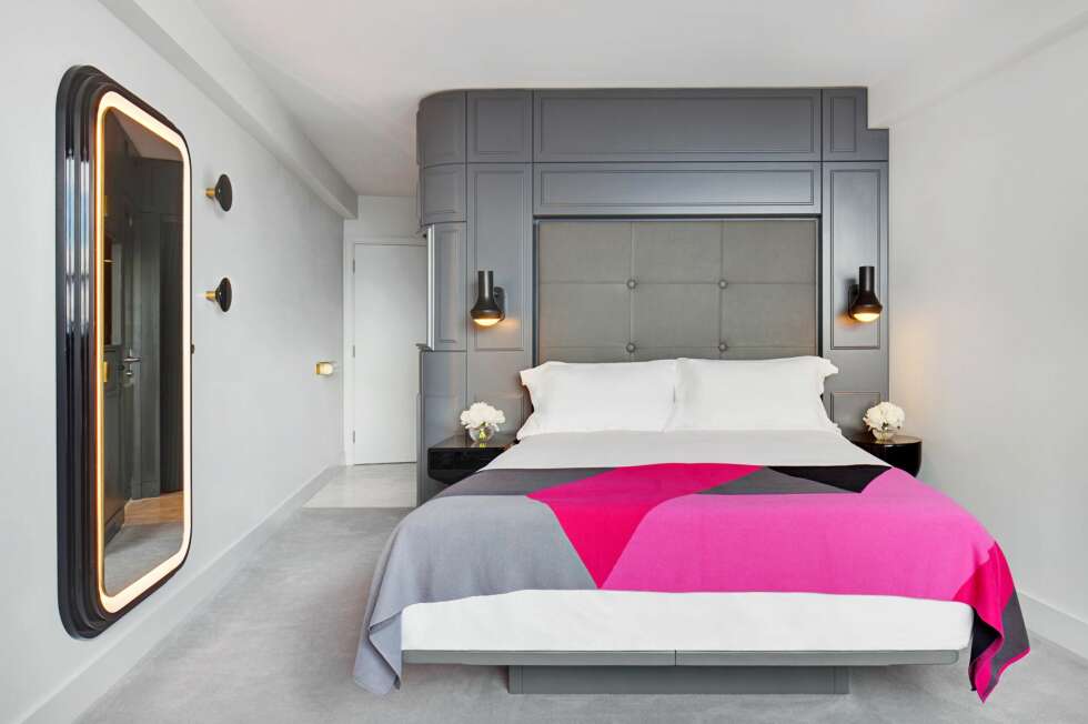 ELEGANT SOVEROM: Tom Dixon har innredet Mondrian Hotel i London med en blanding av 20- og 80-tallet. ELEGANT SOVEROM: Tom Dixon har innredet Mondrian Hotel i London med en blanding av 20- og 80-tallet.