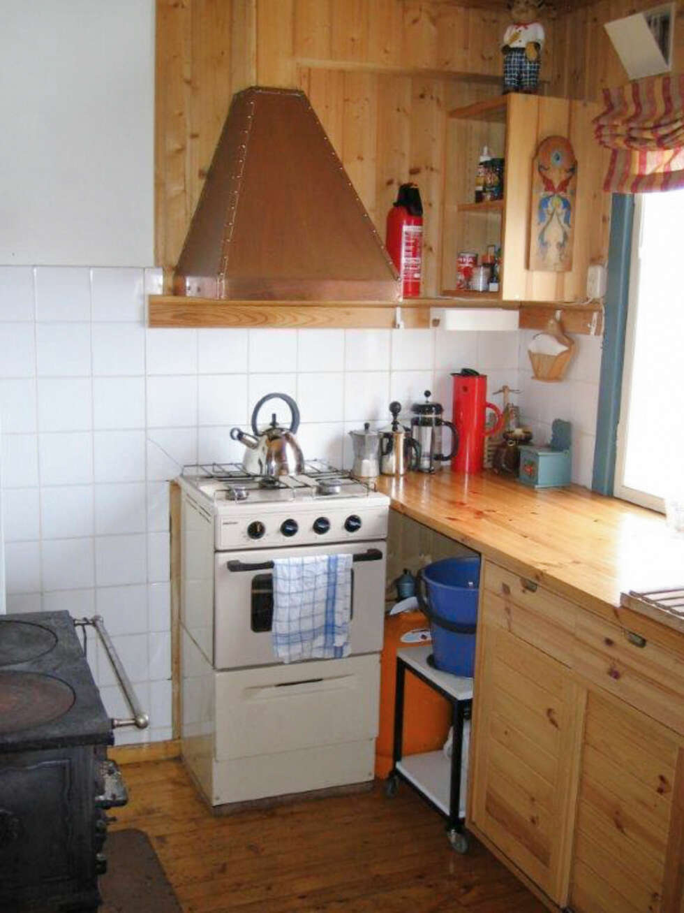 I ALL ENKELHET: Kjøkkenet som sto på hytta, var av den enklere sorten. I ALL ENKELHET: Kjøkkenet som sto på hytta, var av den enklere sorten.