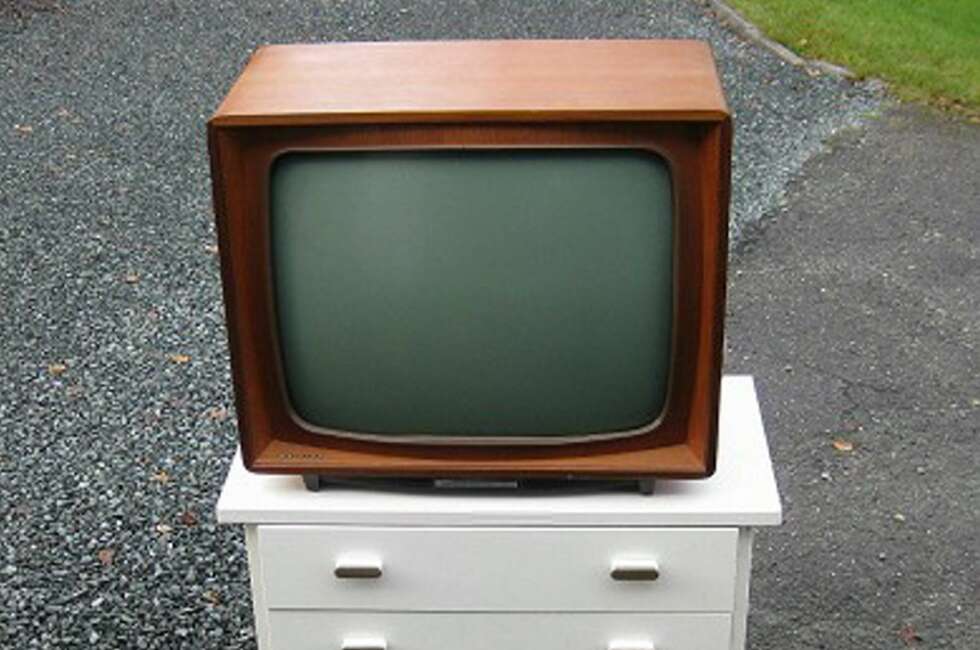 GIS BORT: Noen selger dem, andre gir bare bort de gamle tv-ene. GIS BORT: Noen selger dem, andre gir bare bort de gamle tv-ene.