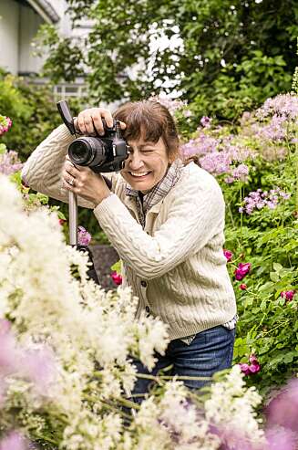 ENTUSTIAST: Helen Fredholm (50) brenner for å gjøre cottage garden-stilen kjent i Norge. ENTUSTIAST: Helen Fredholm (50) brenner for å gjøre cottage garden-stilen kjent i Norge.