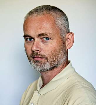 SNEGLEEKSPERT: Erling Fløistad er forsker ved Bioforsk på Ås. Han sier at antallet snegler i år vil bli styrt av hvor mange som overlevde vinteren, antall egg som ble lagt i fjor og hvordan været blir i løpet av våren. SNEGLEEKSPERT: Erling Fløistad er forsker ved Bioforsk på Ås. Han sier at antallet snegler i år vil bli styrt av hvor mange som overlevde vinteren, antall egg som ble lagt i fjor og hvordan været blir i løpet av våren.