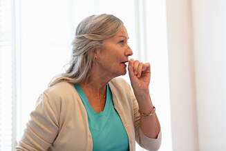 DÅRLIG INNEKLIMA: Når du fyrer i peisen produseres det gasser og svevepartikler som kan irritere luftveiene og forverre astma og allergier. DÅRLIG INNEKLIMA: Når du fyrer i peisen produseres det gasser og svevepartikler som kan irritere luftveiene og forverre astma og allergier.