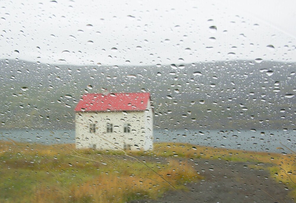 REGN: Du bør sjekke overvann og ekstremnedbør i området der du skal bygge. REGN: Du bør sjekke overvann og ekstremnedbør i området der du skal bygge.