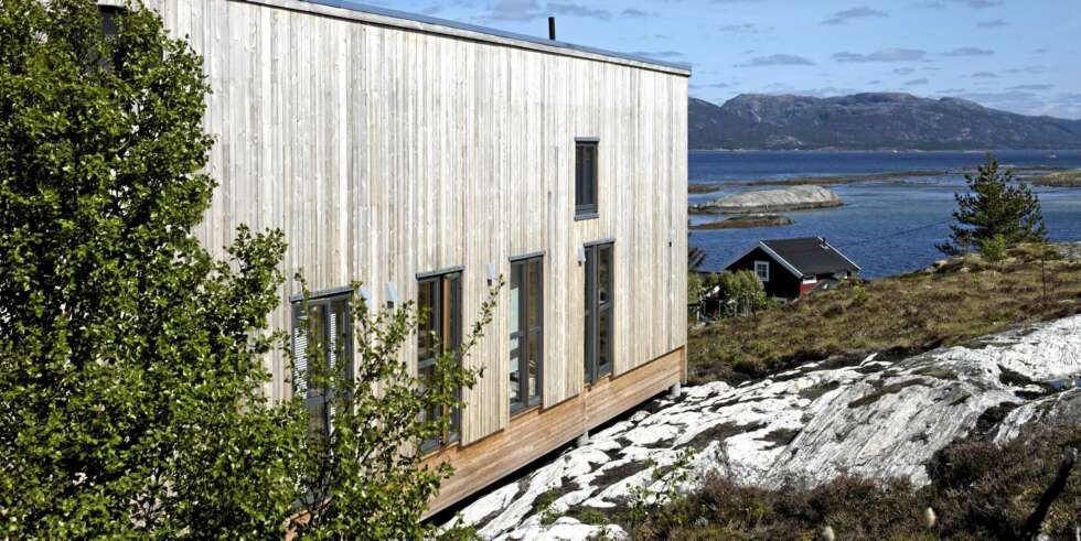 VEDLIKEHOLDSFRI: Denne hytta på Barøya i Åfjord kommune har vedlikeholdsfri kledning i malmfuru. Arkitektkontoret er Eggen arkitekter. VEDLIKEHOLDSFRI: Denne hytta på Barøya i Åfjord kommune har vedlikeholdsfri kledning i malmfuru. Arkitektkontoret er Eggen arkitekter.