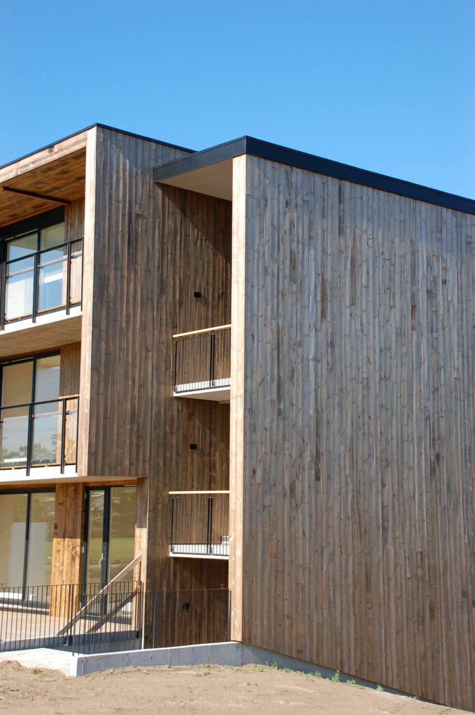 KEBONY: Fra hotellet på Stabbestad ved Kragerø. Treverket er fremstilt ved en såkalt keboniseringsprosess og er vedlikeholdsfritt. Klimamessig kommer imidlertid helt ubehandlet, kortreist gran og furu bedre ut, ifølge forskere. Kragerø Resort er tegnet av arkitektkontoret Lund Hagem Arkitekter AS KEBONY: Fra hotellet på Stabbestad ved Kragerø. Treverket er fremstilt ved en såkalt keboniseringsprosess og er vedlikeholdsfritt. Klimamessig kommer imidlertid helt ubehandlet, kortreist gran og furu bedre ut, ifølge forskere. Kragerø Resort er tegnet av arkitektkontoret Lund Hagem Arkitekter AS
