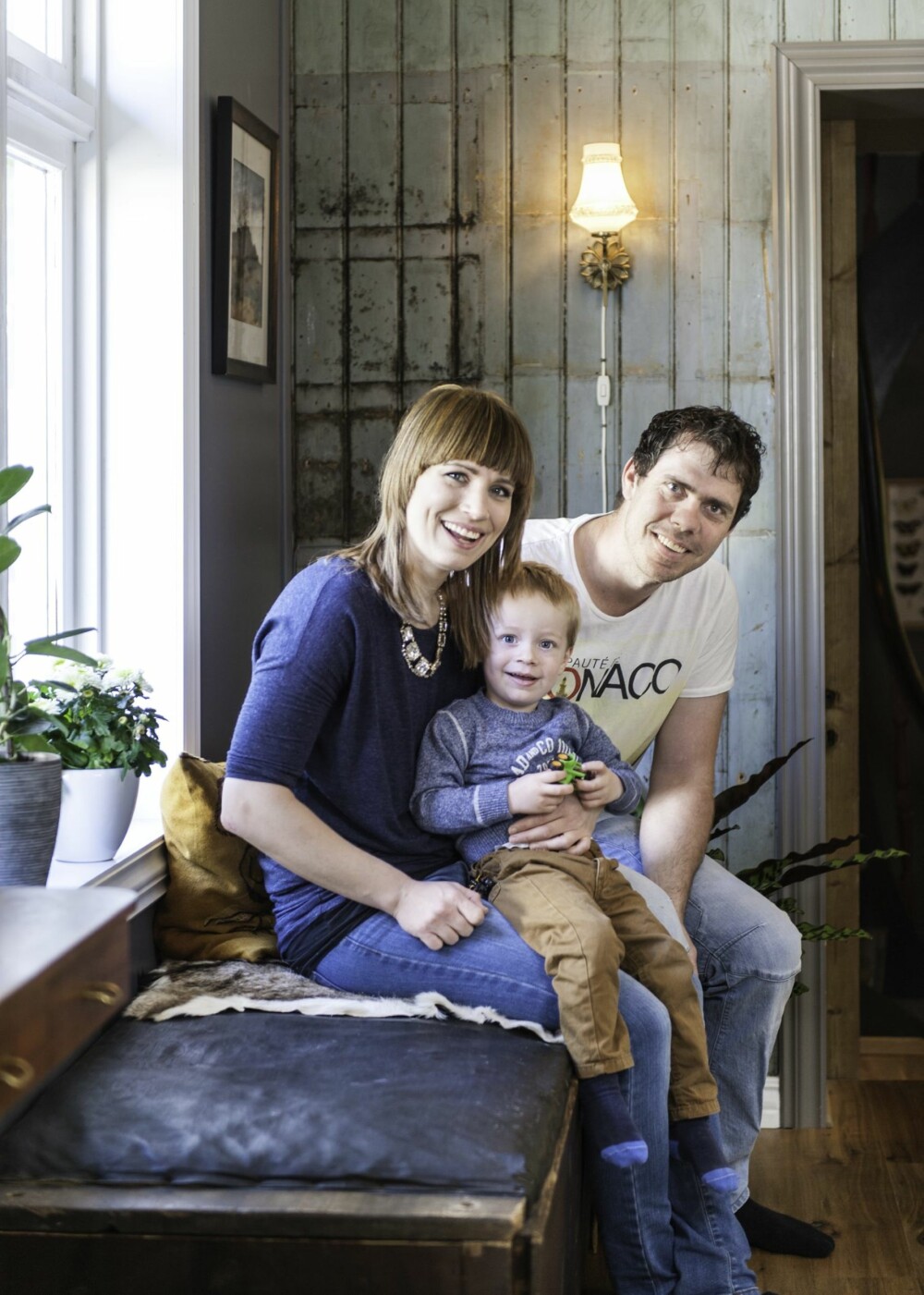LYKKELIG HJEM: Marte, Ingolf og lille Leo stortrives
i hjemmet de har skapt. LYKKELIG HJEM: Marte, Ingolf og lille Leo stortrives
i hjemmet de har skapt.