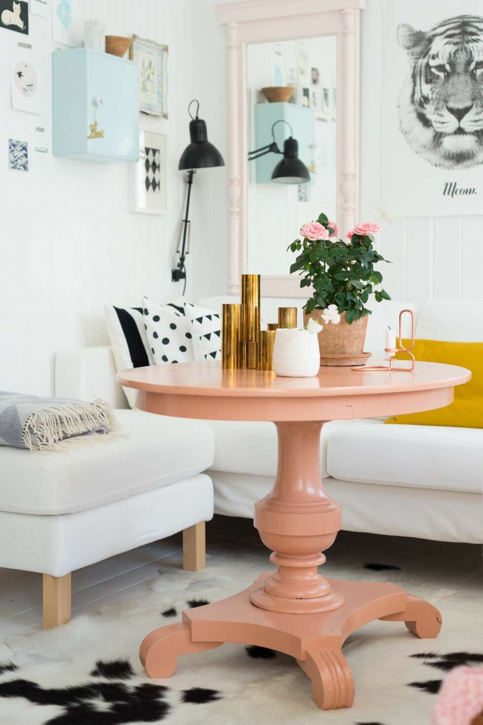 BLOMSTER: Hos bloggeren Fjeldborg er det alltid levende lys og friske blomster. Det er to av tingene hun synes er viktig for å skape en koselig stemning. BLOMSTER: Hos bloggeren Fjeldborg er det alltid levende lys og friske blomster. Det er to av tingene hun synes er viktig for å skape en koselig stemning.