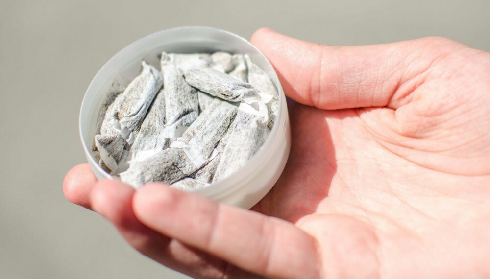SNUS OG GRAVID: Legg fra deg snusen under svangerskapet, den kan gi alvorlige fosterskader og det er verre enn å røyke mens du er gravid. FOTO: Getty Images. SNUS OG GRAVID: Legg fra deg snusen under svangerskapet, den kan gi alvorlige fosterskader og det er verre enn å røyke mens du er gravid. FOTO: Getty Images.