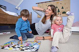 FINNER PÅ TING: Familien finner på ting sammen, og Anniken legger vekt på å være til stede for barna, selv om hun av og til er borte. FINNER PÅ TING: Familien finner på ting sammen, og Anniken legger vekt på å være til stede for barna, selv om hun av og til er borte.