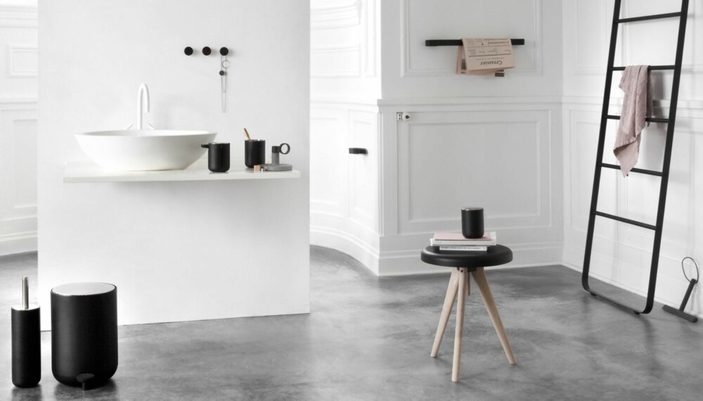 TILBEHØR FRA MENU: 1-3 plass vinner også et sett, Menu Bath, med pedalbøtte, toalettbørste, såpepumpe og tannbørsteholder, til en verdi av kr 2536, pr. sett. TILBEHØR FRA MENU: 1-3 plass vinner også et sett, Menu Bath, med pedalbøtte, toalettbørste, såpepumpe og tannbørsteholder, til en verdi av kr 2536, pr. sett.