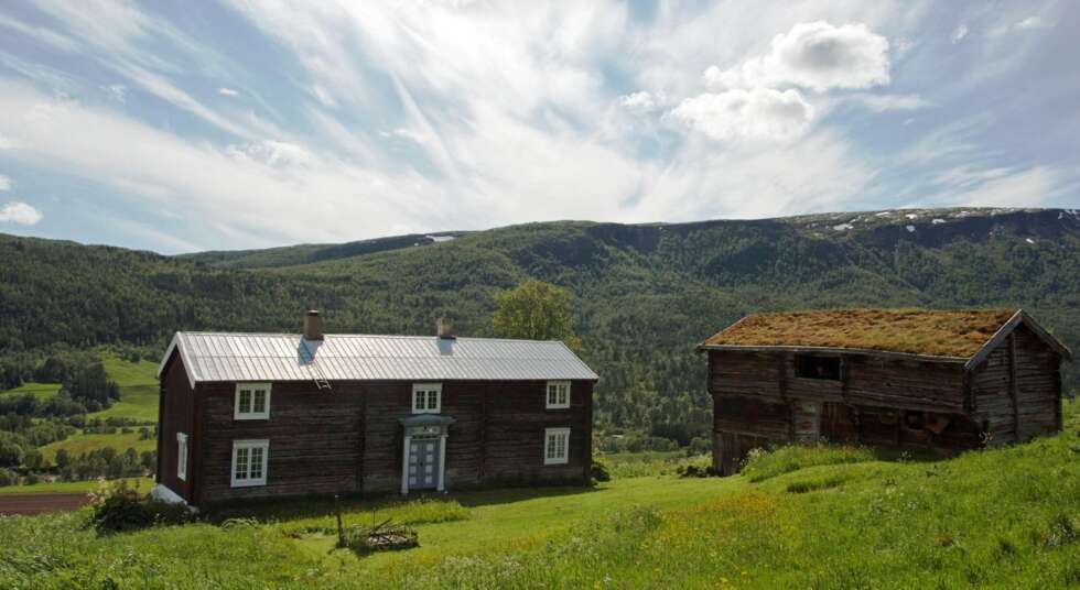FJELLGÅRD: På jakt etter en annen hytteopplevelse? Dette småbruk på Kvikne, mellom Tynset og Ulsberg er til salgs for 1 390 000,- og selges gjennom Eiendomsmegler 1. FJELLGÅRD: På jakt etter en annen hytteopplevelse? Dette småbruk på Kvikne, mellom Tynset og Ulsberg er til salgs for 1 390 000,- og selges gjennom Eiendomsmegler 1.