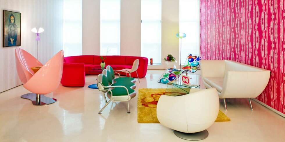 NEONFARGER: designer Karim Rashid er kjent for sin særegne og fargesterke stil. Hans egen leilighet i New York er intet unntak. NEONFARGER: designer Karim Rashid er kjent for sin særegne og fargesterke stil. Hans egen leilighet i New York er intet unntak.