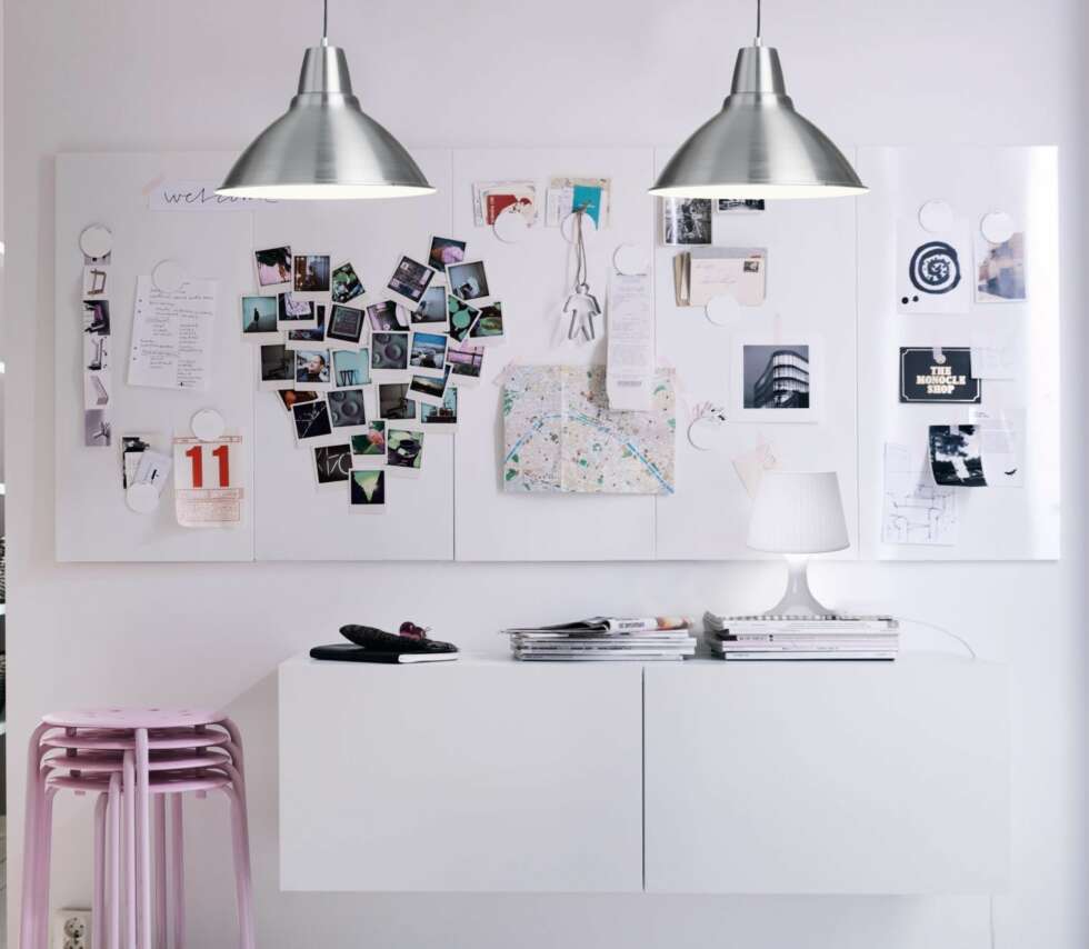 MAGNETTAVLE: La ungdommen lage en veggehengt scrapbook som kan endre seg etter humør og smak. Fra Ikea. MAGNETTAVLE: La ungdommen lage en veggehengt scrapbook som kan endre seg etter humør og smak. Fra Ikea.
