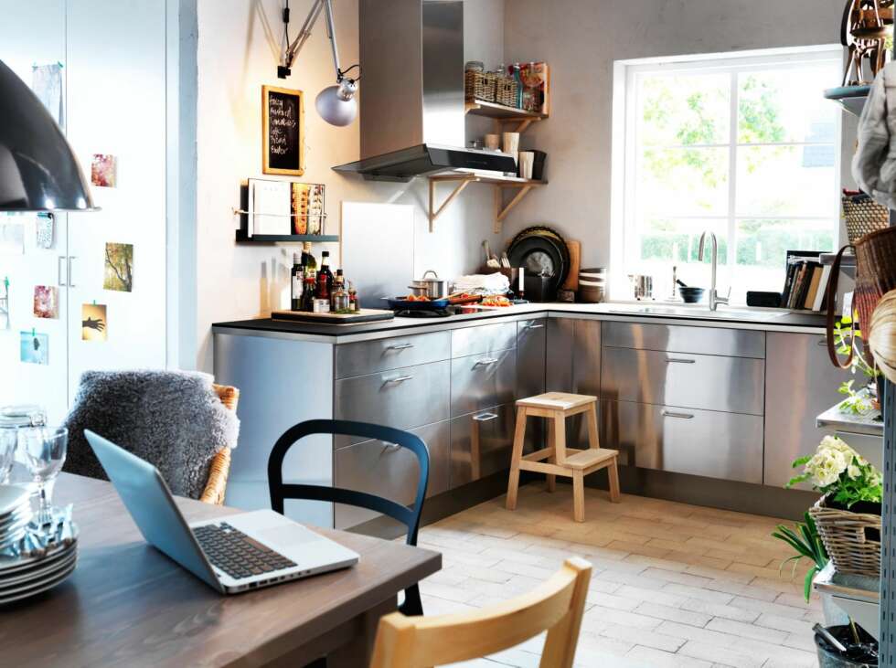 INDUSTRIELT: Faktum/ Applåd/Rubrik kjøkken, kr 18 150 (Uten hvitevarer og belysning), Ikea. INDUSTRIELT: Faktum/ Applåd/Rubrik kjøkken, kr 18 150 (Uten hvitevarer og belysning), Ikea.