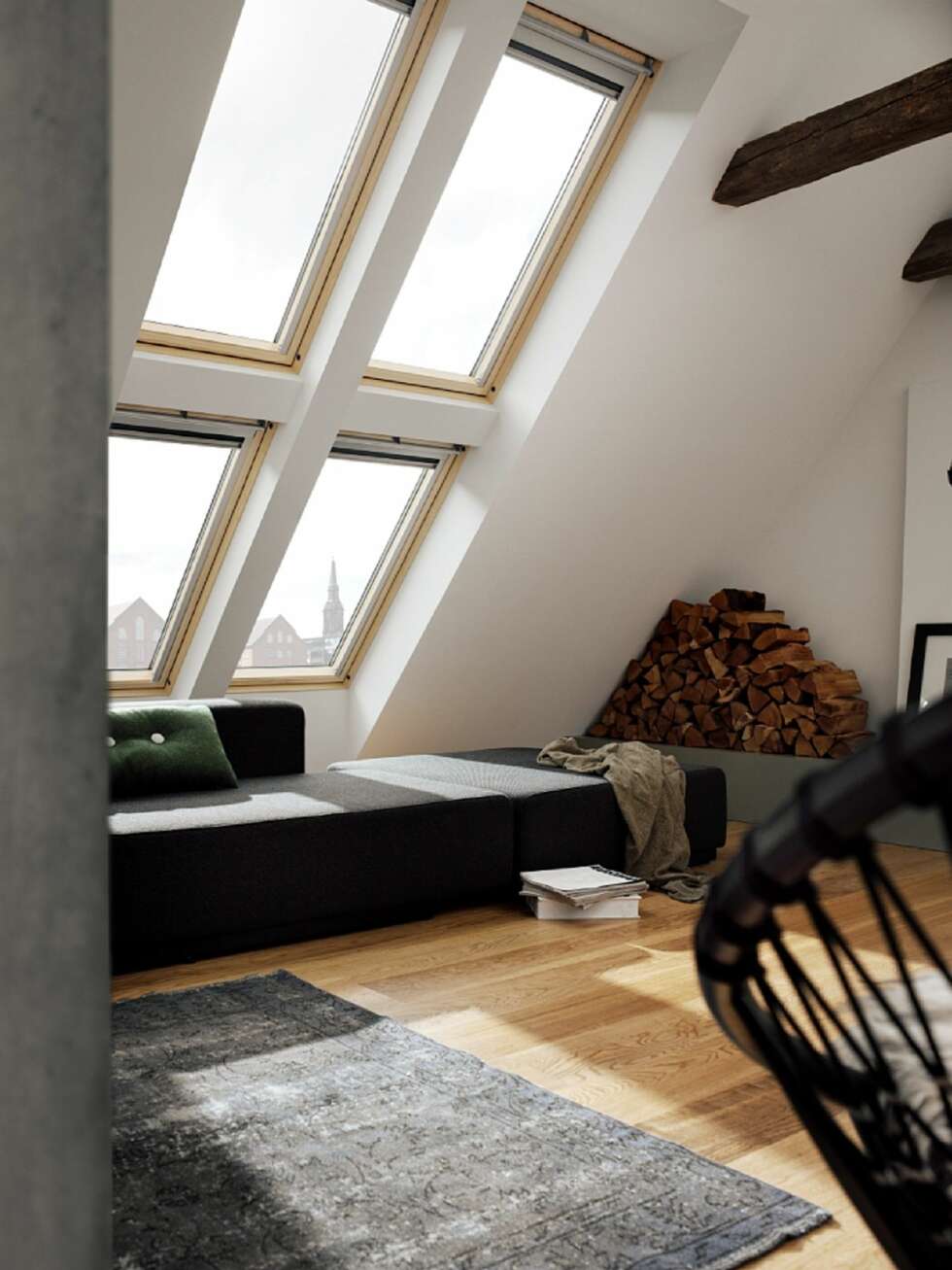 SMART LØSNING: Her har beboerne utnyttet den høye, brede nisjen ved vinduet til en hyggelig sitteplass for flere. SMART LØSNING: Her har beboerne utnyttet den høye, brede nisjen ved vinduet til en hyggelig sitteplass for flere.