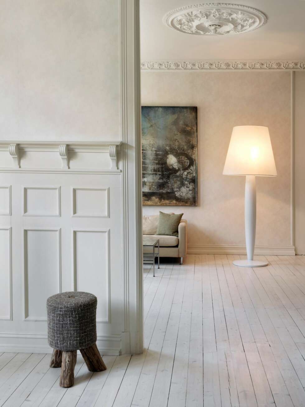 BEST ALENE: Den digre gulvlampen Big Mama fra Northern Lighting vil lett komme i konflikt med andre store lamper dersom disse plasseres for nært. BEST ALENE: Den digre gulvlampen Big Mama fra Northern Lighting vil lett komme i konflikt med andre store lamper dersom disse plasseres for nært.